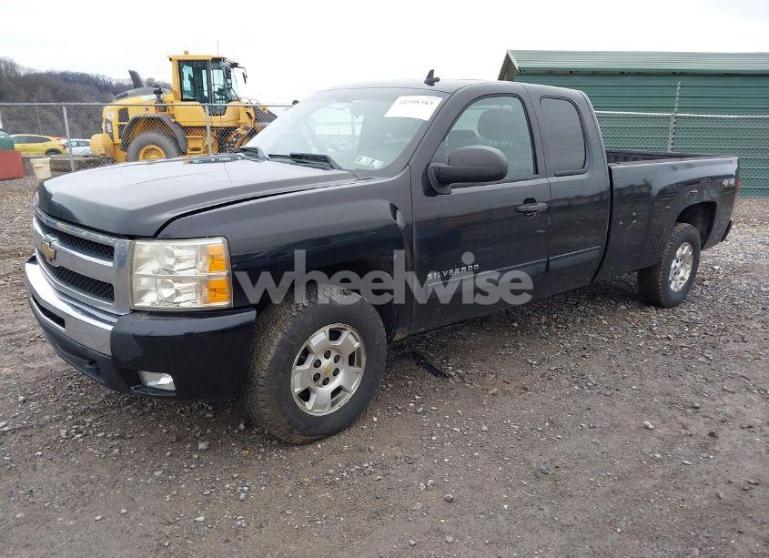 Photo 2 of 2011 Chevrolet Silverado 1500 LT (VIN 1GCRKSE07BZ441855)