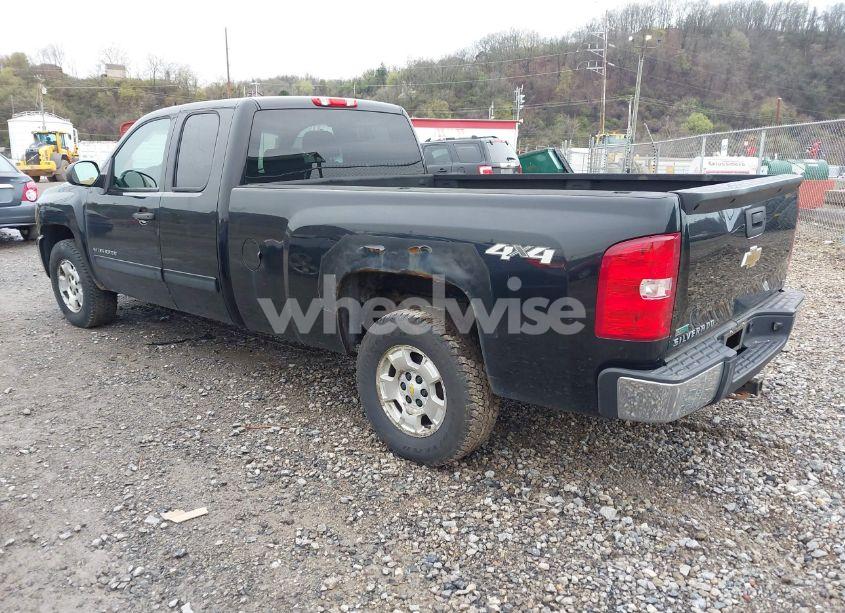 Photo 3 of 2011 Chevrolet Silverado 1500 LT (VIN 1GCRKSE07BZ441855)