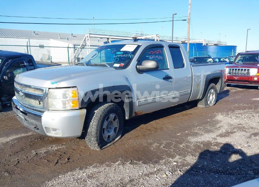 Photo 2 of 2011 Chevrolet Silverado 1500 LT (VIN 1GCRKSE30BZ147496)