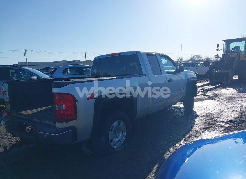 Photo 4 of 2011 Chevrolet Silverado 1500 LT (VIN 1GCRKSE30BZ147496)