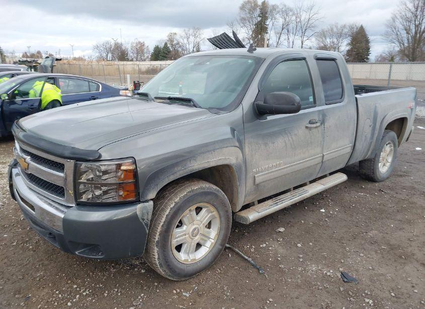 Photo 2 of 2011 Chevrolet Silverado 1500 LT (VIN 1GCRKSE30BZ280002)