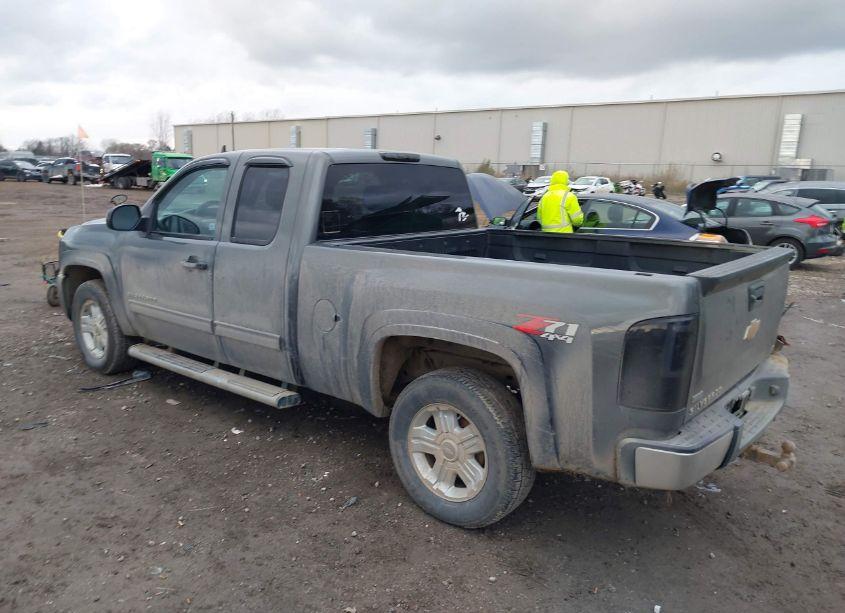 Photo 3 of 2011 Chevrolet Silverado 1500 LT (VIN 1GCRKSE30BZ280002)