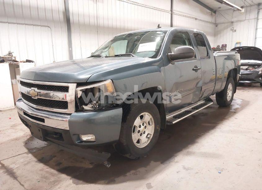 Photo 2 of 2011 Chevrolet Silverado 1500 LT (VIN 1GCRKSE30BZ405483)