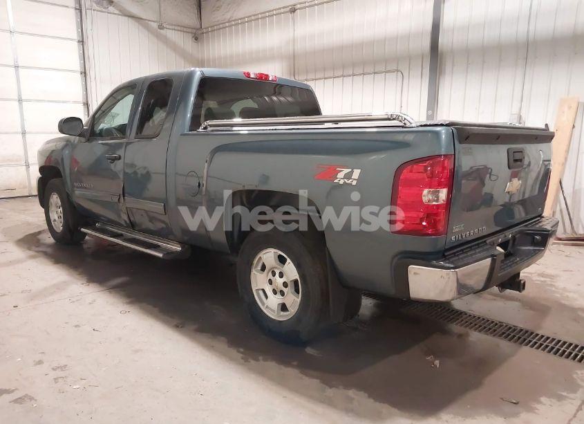 Photo 3 of 2011 Chevrolet Silverado 1500 LT (VIN 1GCRKSE30BZ405483)
