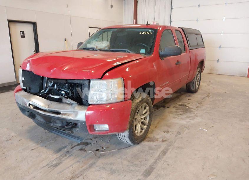 Photo 2 of 2011 Chevrolet Silverado 1500 LT (VIN 1GCRKSE31BZ302122)