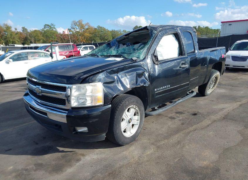 Photo 2 of 2011 Chevrolet Silverado 1500 LT (VIN 1GCRKSE31BZ357007)