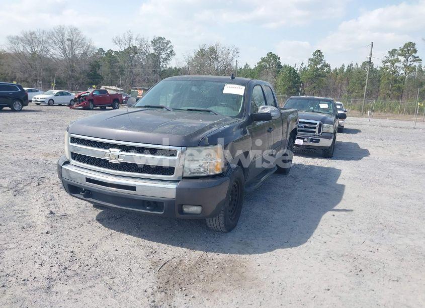 Photo 2 of 2011 Chevrolet Silverado 1500 LT (VIN 1GCRKSE31BZ362126)