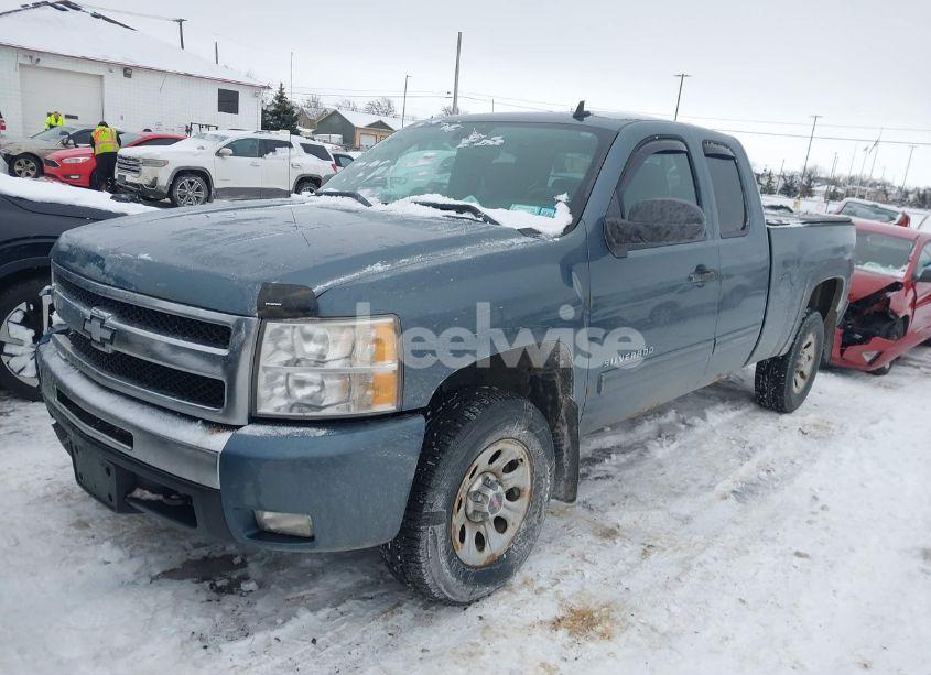 Photo 2 of 2011 Chevrolet Silverado 1500 LT (VIN 1GCRKSE31BZ385387)