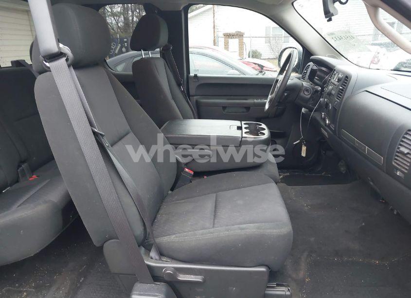 Photo 5 of 2011 Chevrolet Silverado 1500 LT (VIN 1GCRKSE31BZ391173)