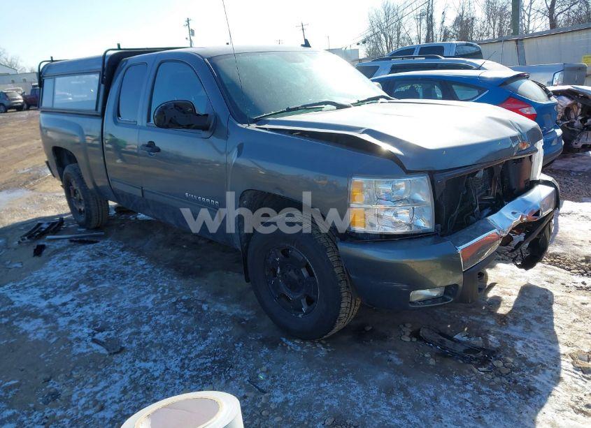 2011 Chevrolet Silverado 1500 LT (VIN 1GCRKSE31BZ410868) main photo