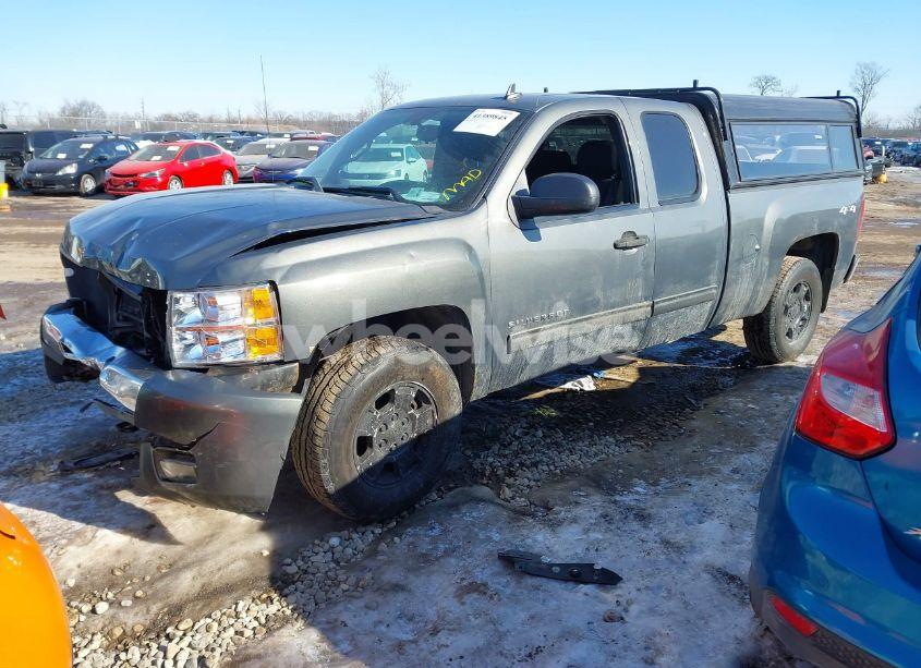 Photo 2 of 2011 Chevrolet Silverado 1500 LT (VIN 1GCRKSE31BZ410868)