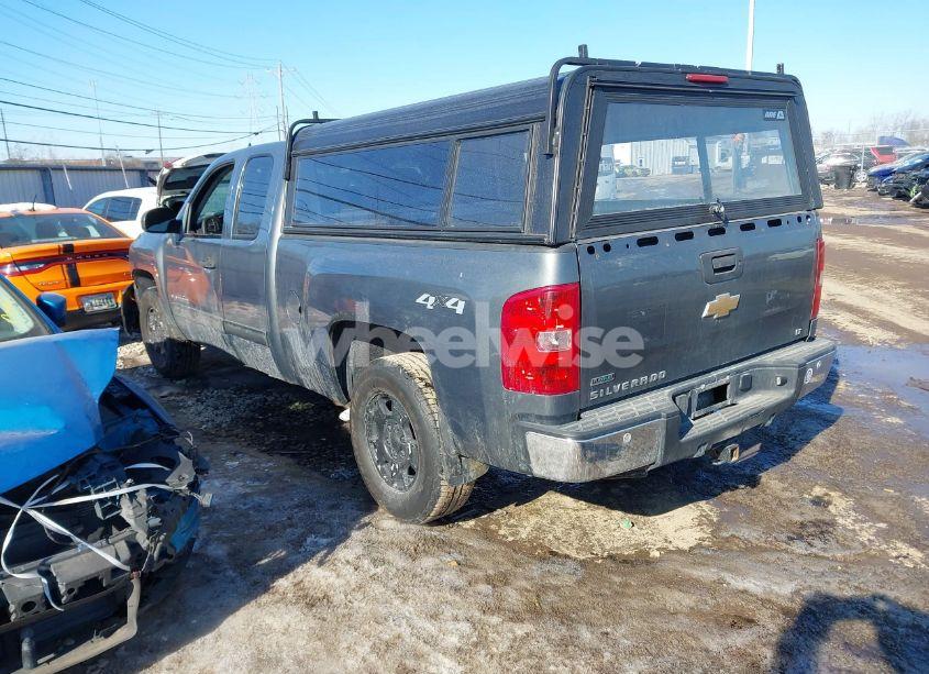 Photo 3 of 2011 Chevrolet Silverado 1500 LT (VIN 1GCRKSE31BZ410868)