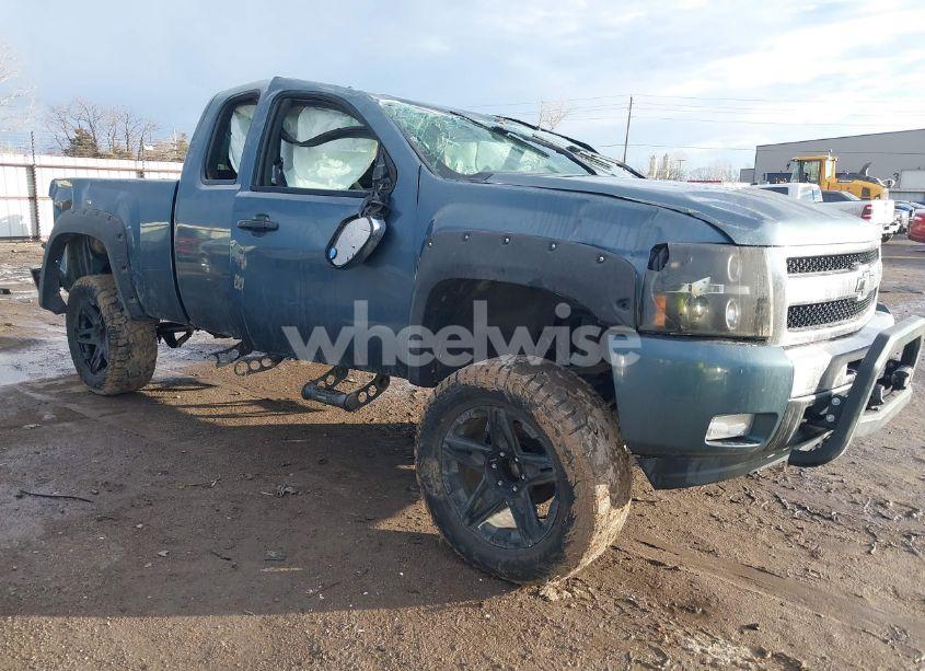 2011 Chevrolet Silverado 1500 LT (VIN 1GCRKSE31BZ431820) main photo
