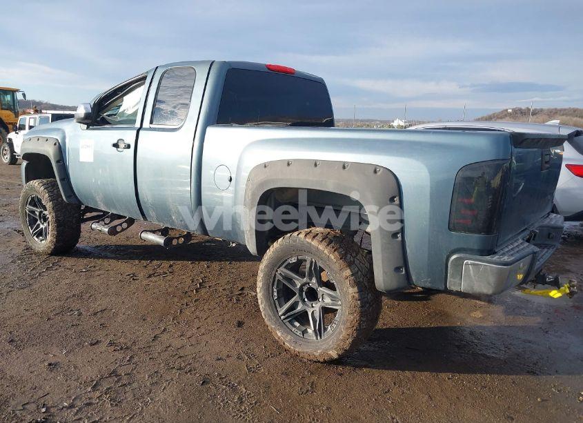 Photo 3 of 2011 Chevrolet Silverado 1500 LT (VIN 1GCRKSE31BZ431820)