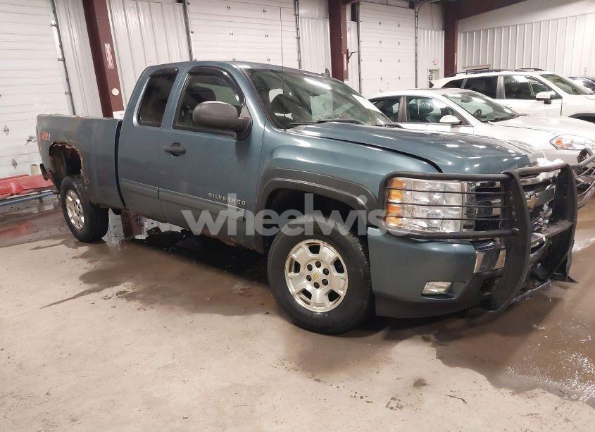 2011 Chevrolet Silverado 1500 LT (VIN 1GCRKSE31BZ441182) main photo