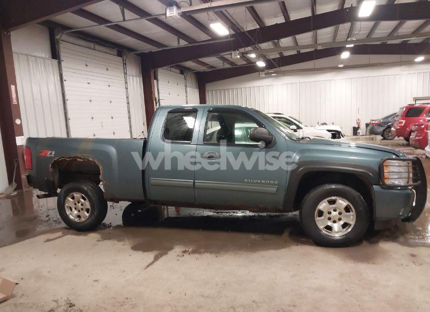 Photo 13 of 2011 Chevrolet Silverado 1500 LT (VIN 1GCRKSE31BZ441182)