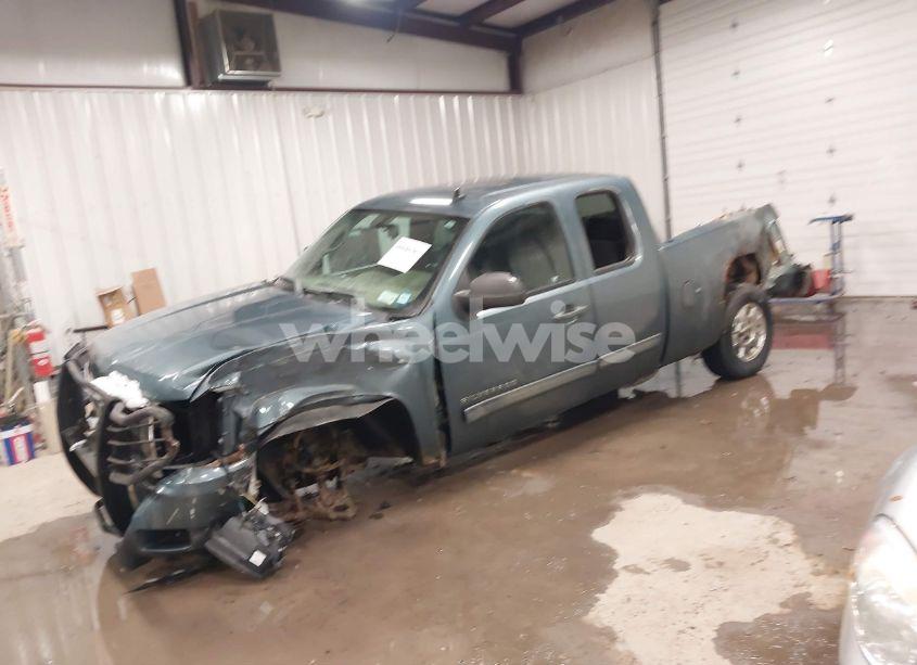 Photo 2 of 2011 Chevrolet Silverado 1500 LT (VIN 1GCRKSE31BZ441182)