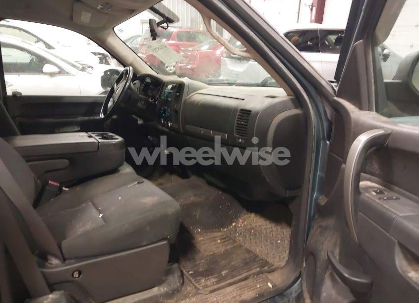 Photo 5 of 2011 Chevrolet Silverado 1500 LT (VIN 1GCRKSE31BZ441182)