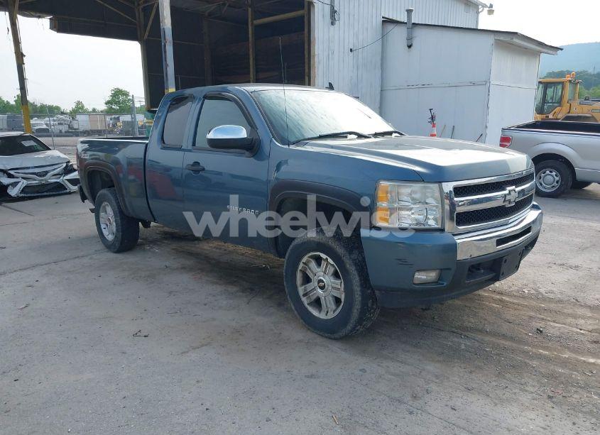 2011 Chevrolet Silverado 1500 LT (VIN 1GCRKSE31BZ462923) main photo