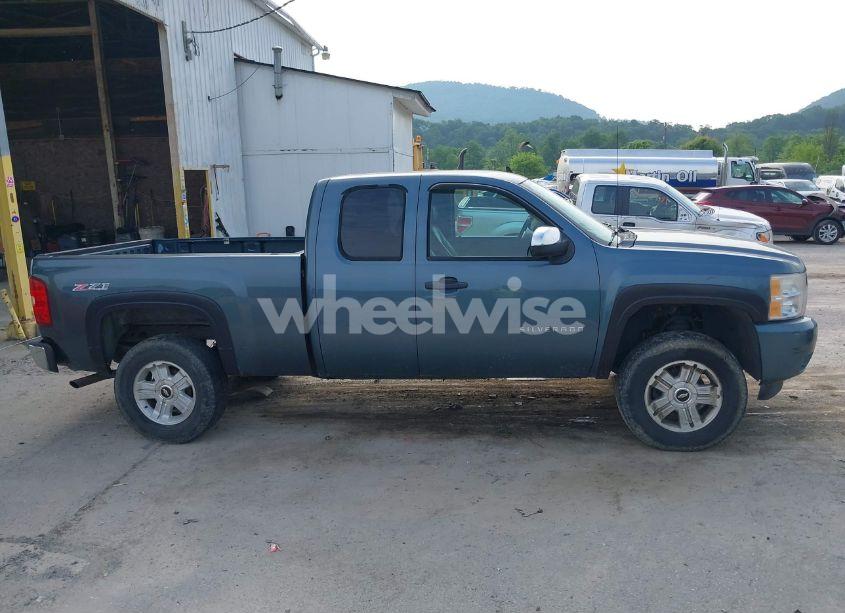 Photo 13 of 2011 Chevrolet Silverado 1500 LT (VIN 1GCRKSE31BZ462923)