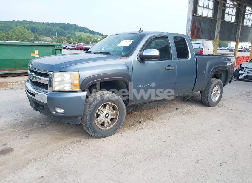Photo 2 of 2011 Chevrolet Silverado 1500 LT (VIN 1GCRKSE31BZ462923)