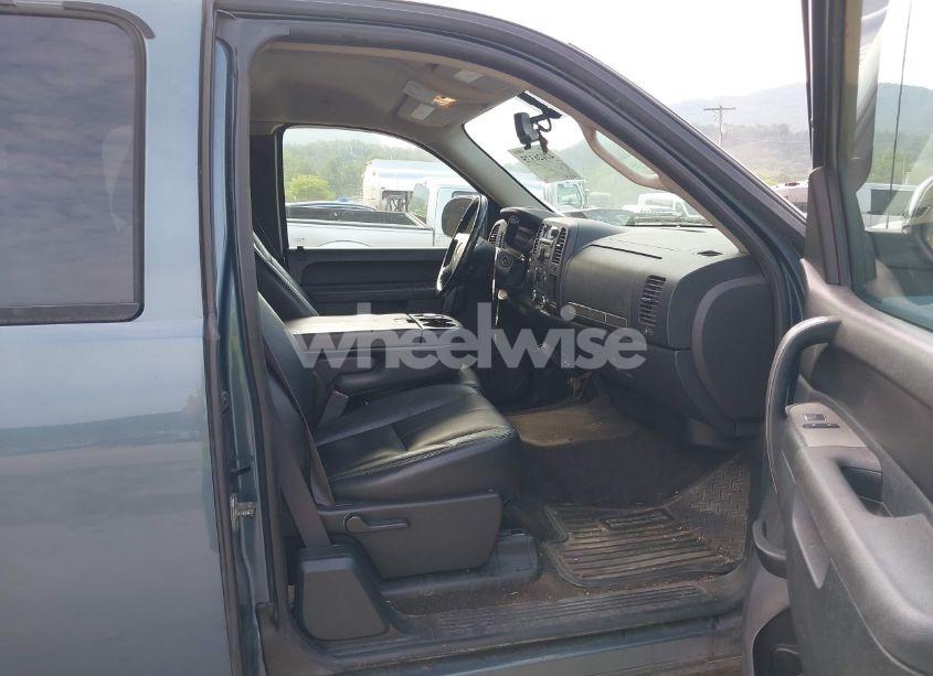 Photo 5 of 2011 Chevrolet Silverado 1500 LT (VIN 1GCRKSE31BZ462923)