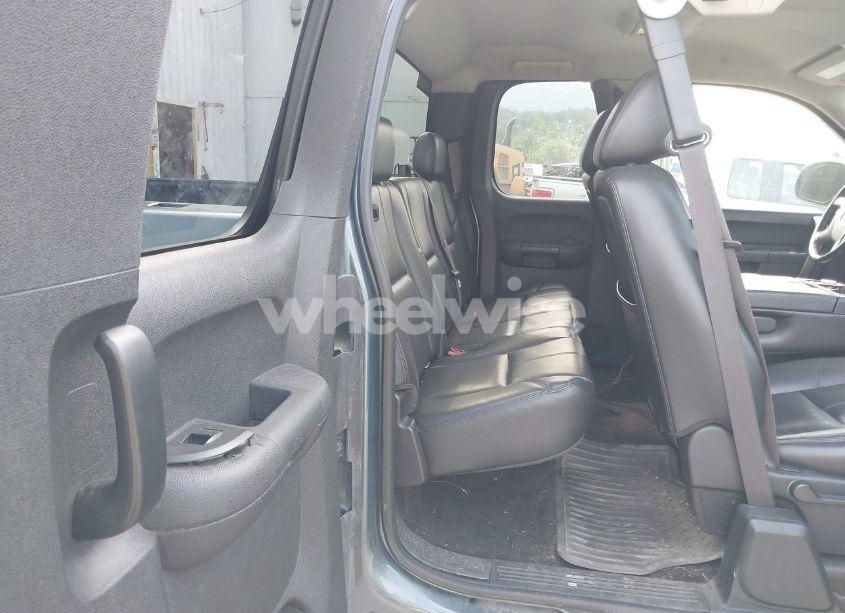 Photo 8 of 2011 Chevrolet Silverado 1500 LT (VIN 1GCRKSE31BZ462923)