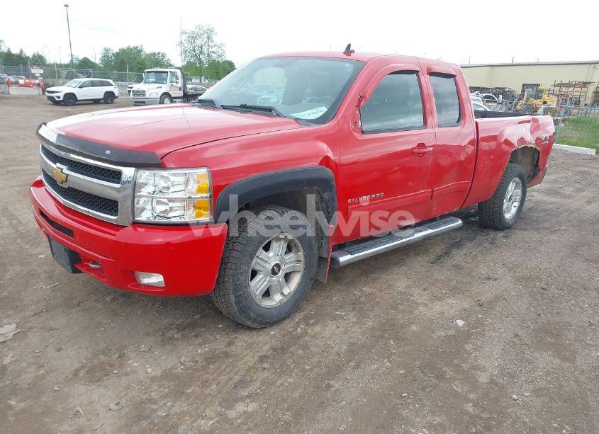 Photo 2 of 2011 Chevrolet Silverado 1500 LT (VIN 1GCRKSE32BZ257269)