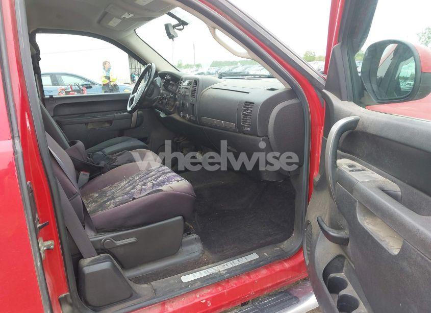 Photo 5 of 2011 Chevrolet Silverado 1500 LT (VIN 1GCRKSE32BZ257269)