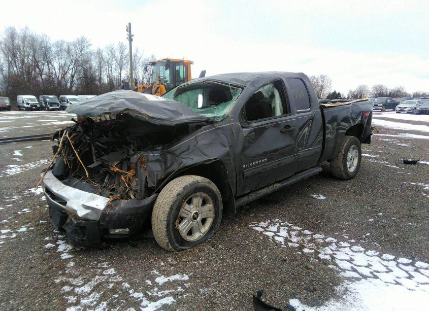 Photo 2 of 2011 Chevrolet Silverado 1500 LT (VIN 1GCRKSE32BZ325618)