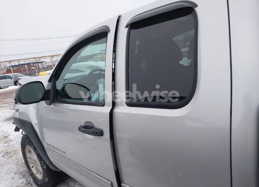 Photo 13 of 2011 Chevrolet Silverado 1500 LT (VIN 1GCRKSE32BZ344038)