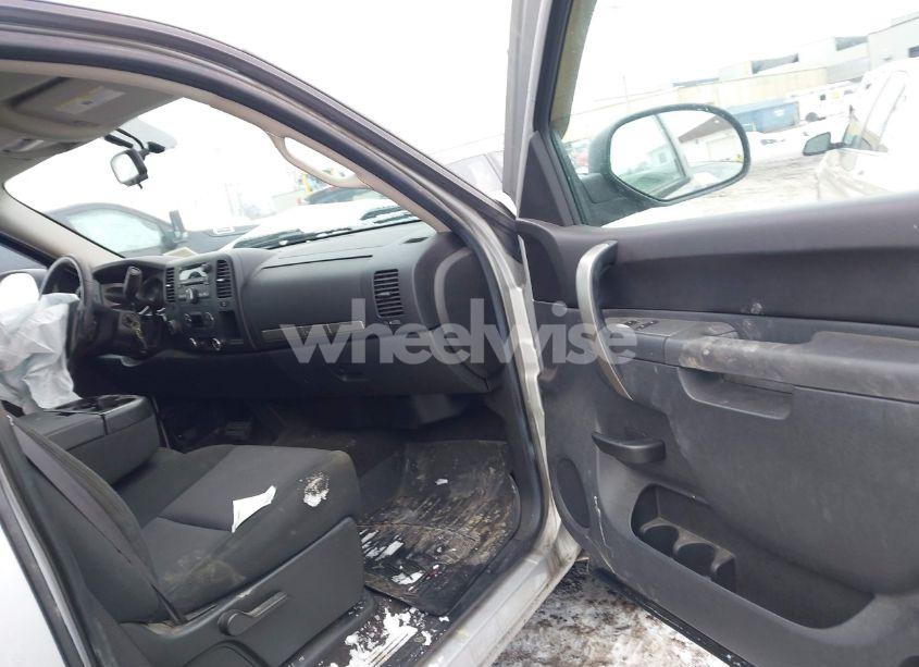 Photo 5 of 2011 Chevrolet Silverado 1500 LT (VIN 1GCRKSE32BZ344038)