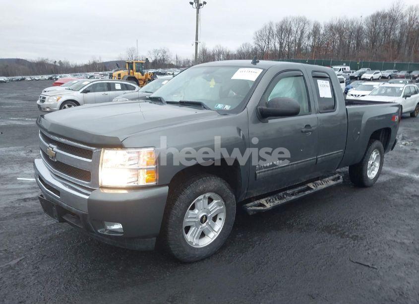 Photo 2 of 2011 Chevrolet Silverado 1500 LT (VIN 1GCRKSE32BZ351913)