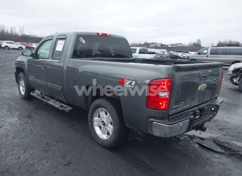 Photo 3 of 2011 Chevrolet Silverado 1500 LT (VIN 1GCRKSE32BZ351913)