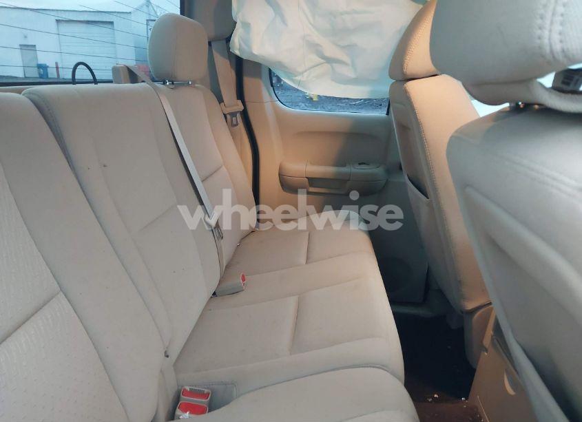 Photo 8 of 2011 Chevrolet Silverado 1500 LT (VIN 1GCRKSE32BZ351913)