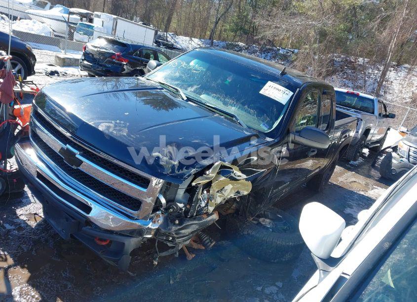 Photo 2 of 2011 Chevrolet Silverado 1500 LT (VIN 1GCRKSE32BZ457861)