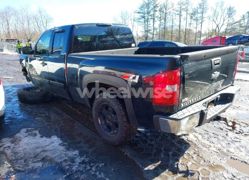 Photo 3 of 2011 Chevrolet Silverado 1500 LT (VIN 1GCRKSE32BZ457861)