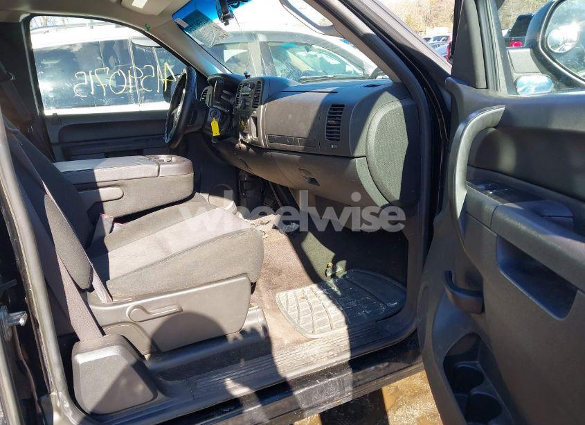 Photo 5 of 2011 Chevrolet Silverado 1500 LT (VIN 1GCRKSE32BZ457861)