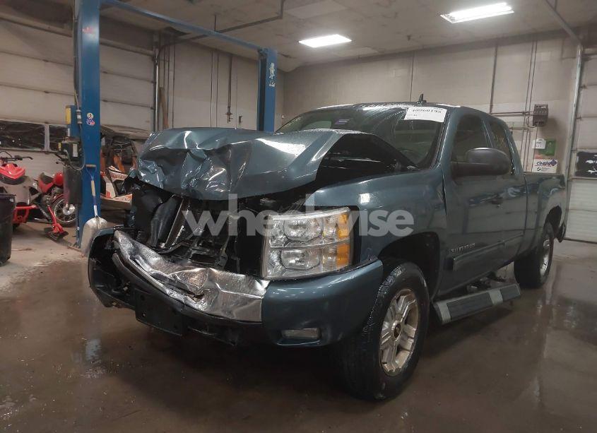 Photo 2 of 2011 Chevrolet Silverado 1500 LT (VIN 1GCRKSE33BZ226192)