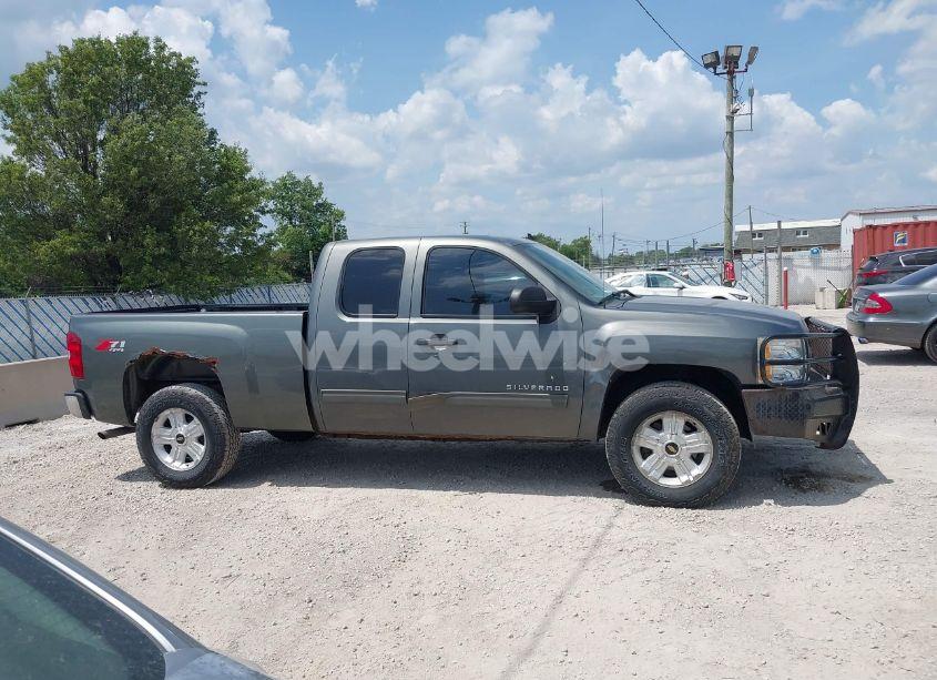 Photo 13 of 2011 Chevrolet Silverado 1500 LT (VIN 1GCRKSE33BZ244644)