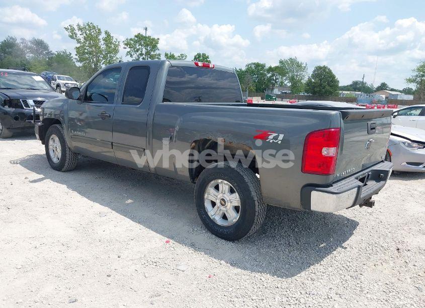 Photo 3 of 2011 Chevrolet Silverado 1500 LT (VIN 1GCRKSE33BZ244644)