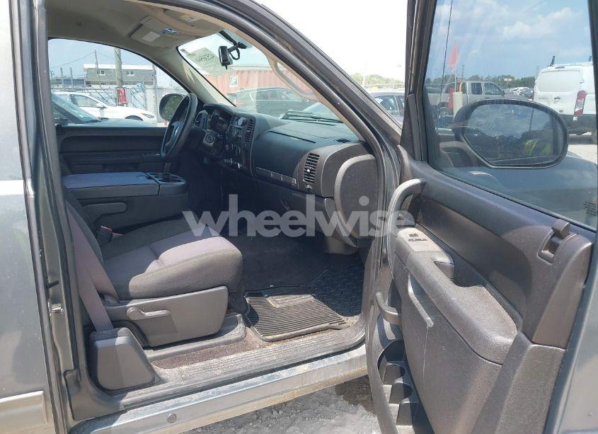 Photo 5 of 2011 Chevrolet Silverado 1500 LT (VIN 1GCRKSE33BZ244644)