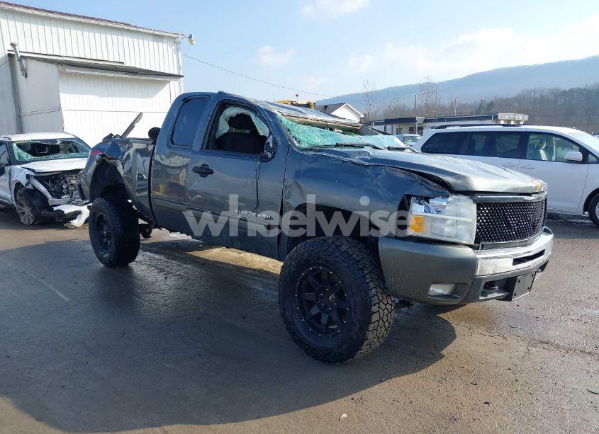 2011 Chevrolet Silverado 1500 LT (VIN 1GCRKSE33BZ288031) main photo
