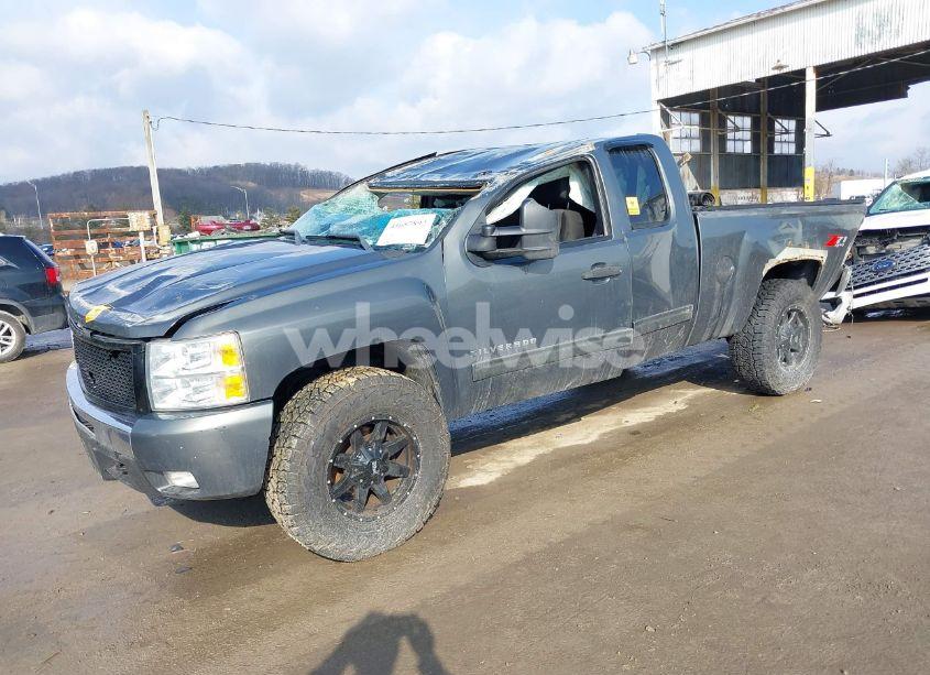 Photo 2 of 2011 Chevrolet Silverado 1500 LT (VIN 1GCRKSE33BZ288031)