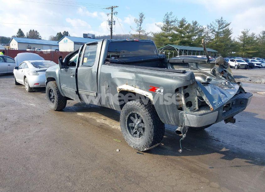 Photo 3 of 2011 Chevrolet Silverado 1500 LT (VIN 1GCRKSE33BZ288031)