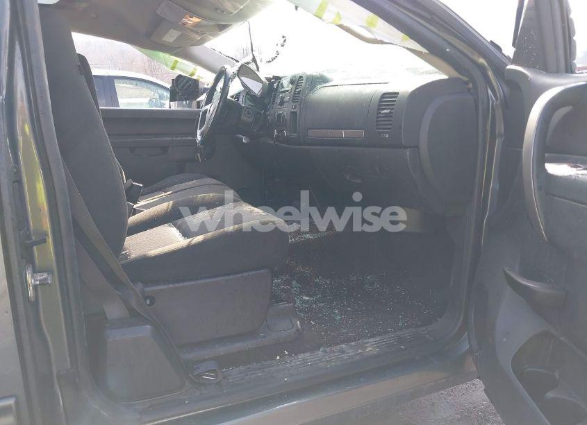 Photo 5 of 2011 Chevrolet Silverado 1500 LT (VIN 1GCRKSE33BZ288031)