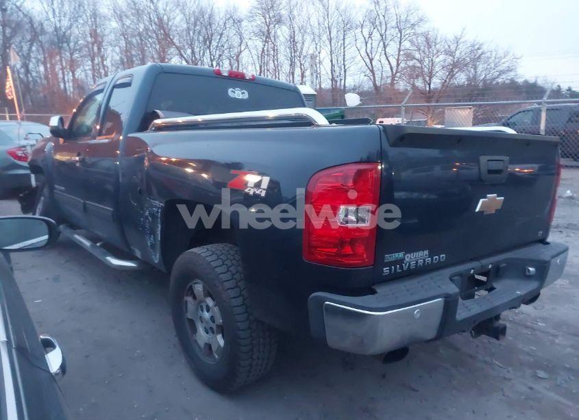 Photo 3 of 2011 Chevrolet Silverado 1500 LT (VIN 1GCRKSE33BZ288739)
