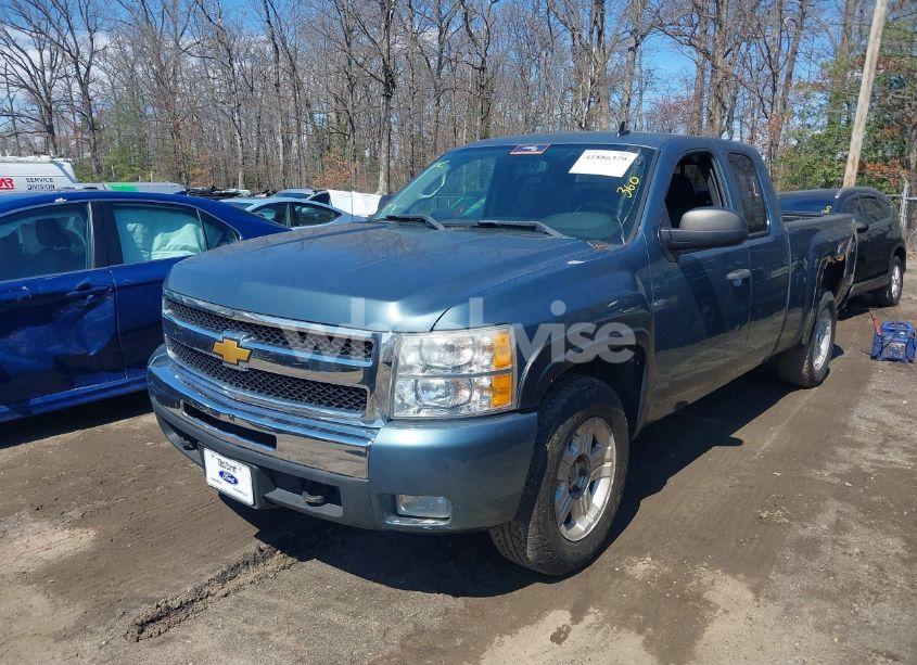 Photo 2 of 2011 Chevrolet Silverado 1500 LT (VIN 1GCRKSE33BZ385276)
