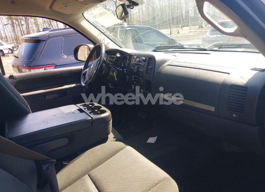 Photo 5 of 2011 Chevrolet Silverado 1500 LT (VIN 1GCRKSE33BZ385276)