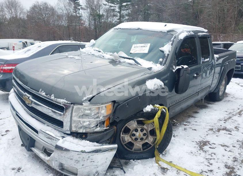 Photo 2 of 2011 Chevrolet Silverado 1500 LT (VIN 1GCRKSE33BZ411519)